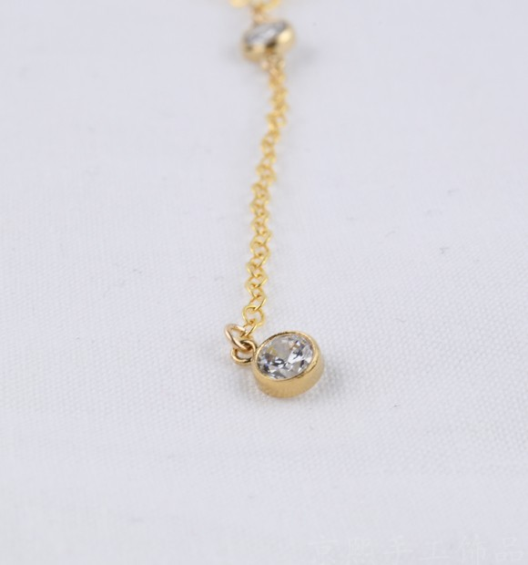 Exquisite Diamond-Style Pendant Necklace – Elegant Metal Chain for Women