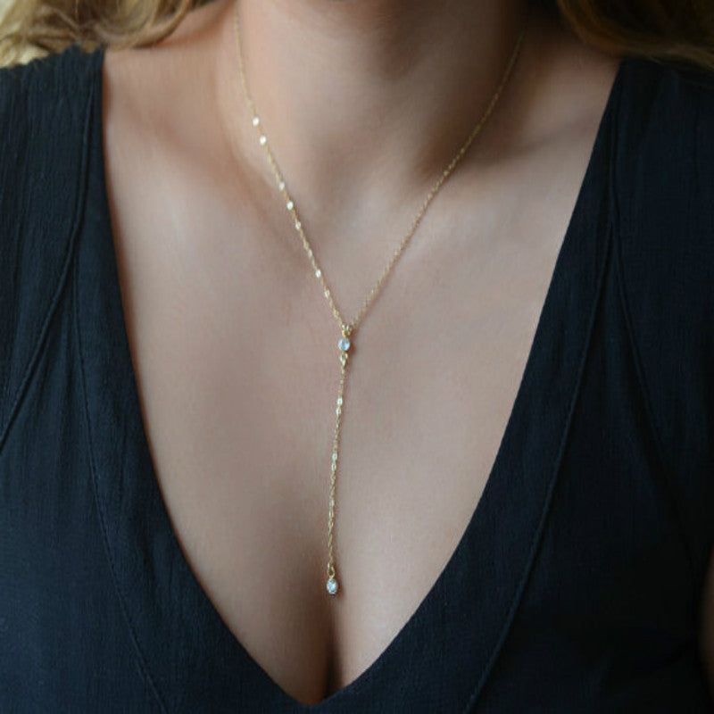Exquisite Diamond-Style Pendant Necklace – Elegant Metal Chain for Women