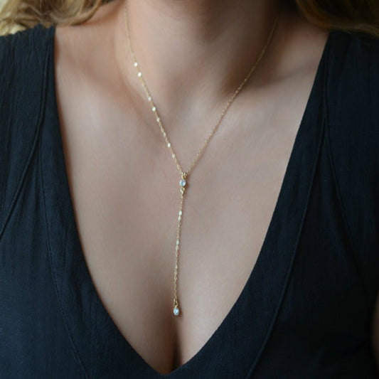 Exquisite Diamond-Style Pendant Necklace – Elegant Metal Chain for Women