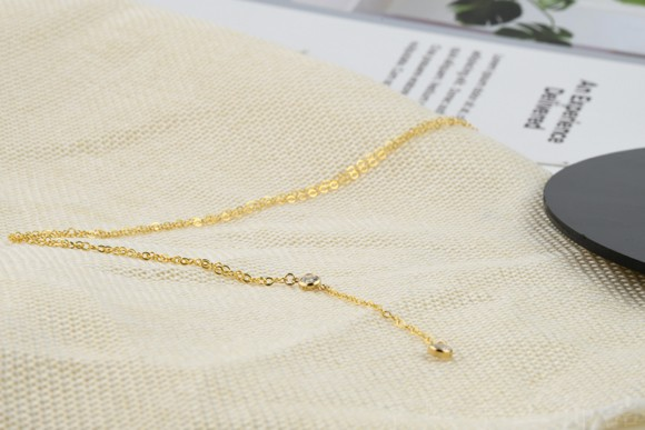 Exquisite Diamond-Style Pendant Necklace – Elegant Metal Chain for Women