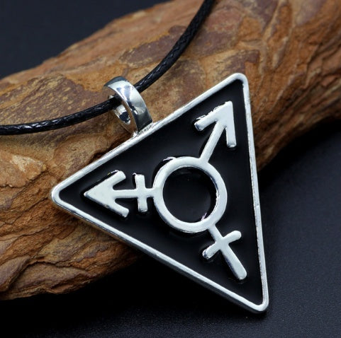 Triangle Pendant Necklace – Minimal Geometric Chain for Women