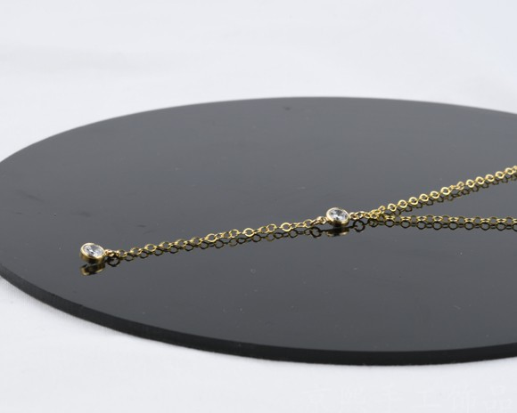 Exquisite Diamond-Style Pendant Necklace – Elegant Metal Chain for Women