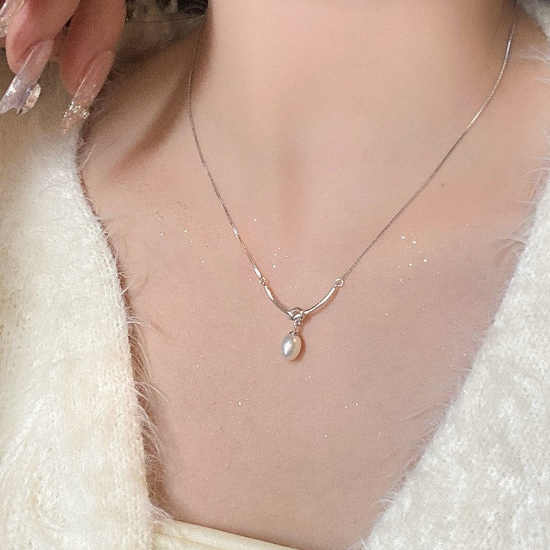 Pearl Love Clavicle Necklace – Elegant Chain for Women