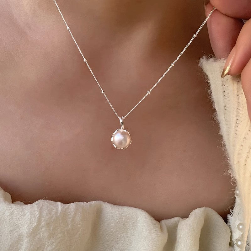 Pearl Love Clavicle Necklace – Elegant Chain for Women