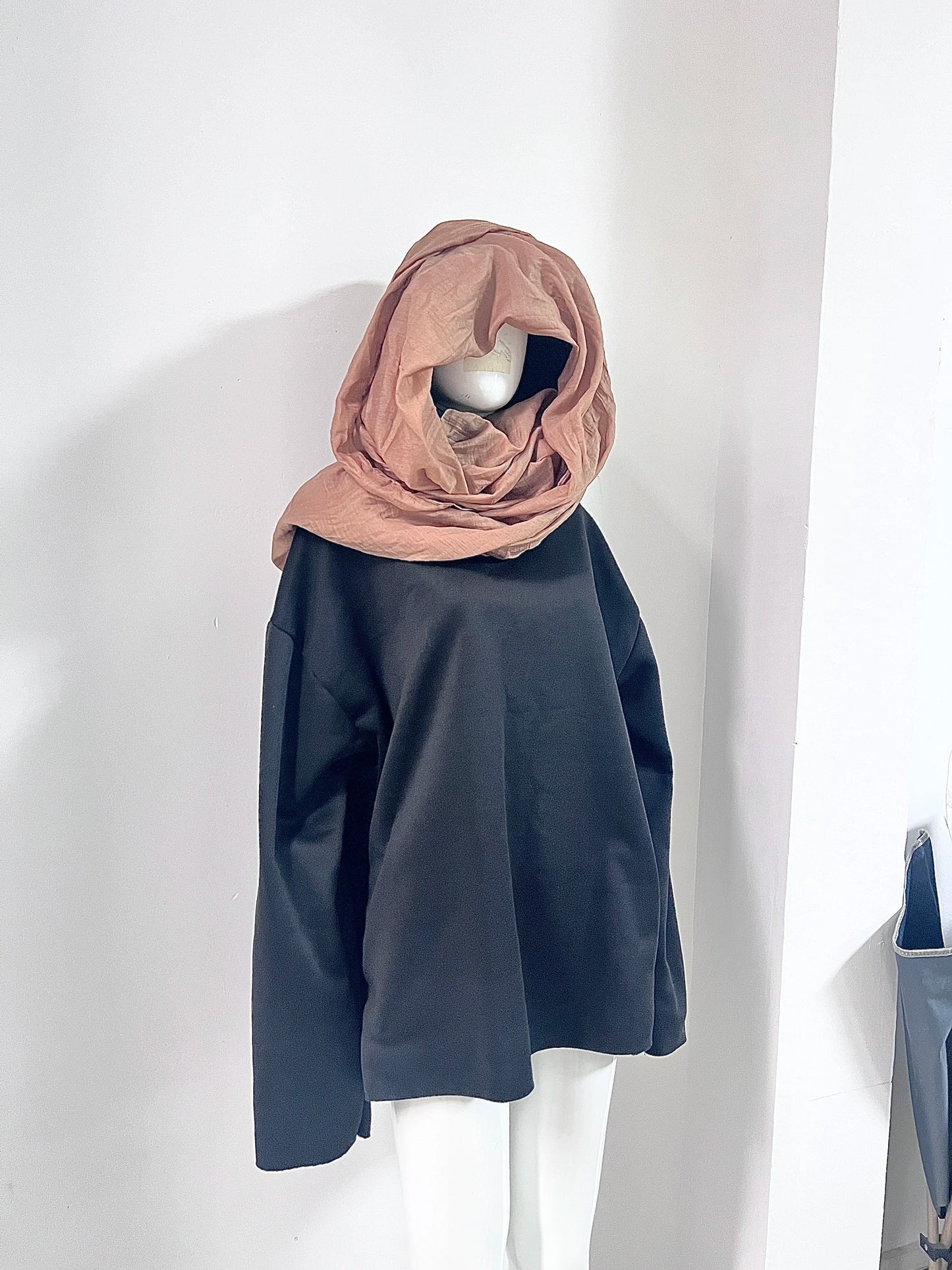 🖤 Desert Drape Hooded Scarf Hoodie – INS Retro Streetwear Unisex Sweater (2026 Edition)
