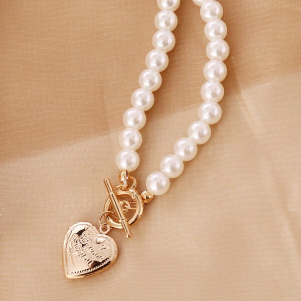 Retro Pearl Love Necklace – Vintage Style Pendant for Women