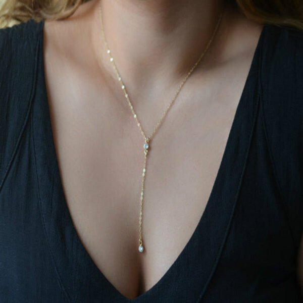Exquisite Diamond-Style Pendant Necklace – Elegant Metal Chain for Women