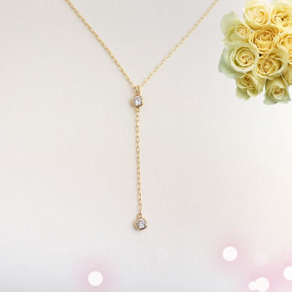 Exquisite Diamond-Style Pendant Necklace – Elegant Metal Chain for Women