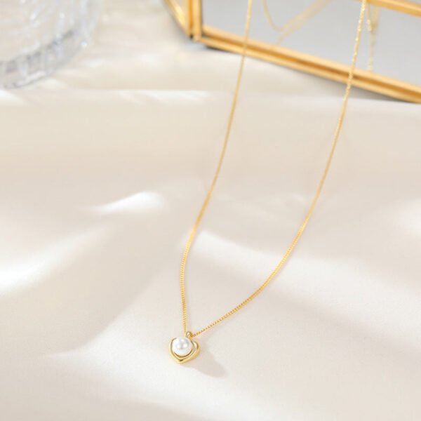 Silver Love Pearl Necklace – Elegant Heart Pendant Chain